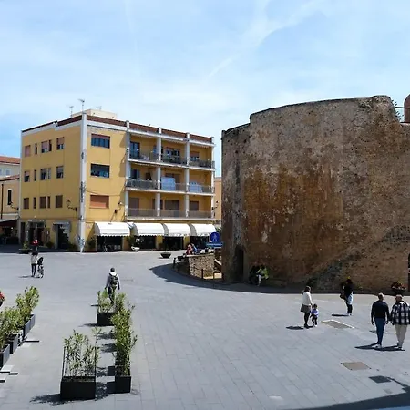Nura's - Joia Center Apartament